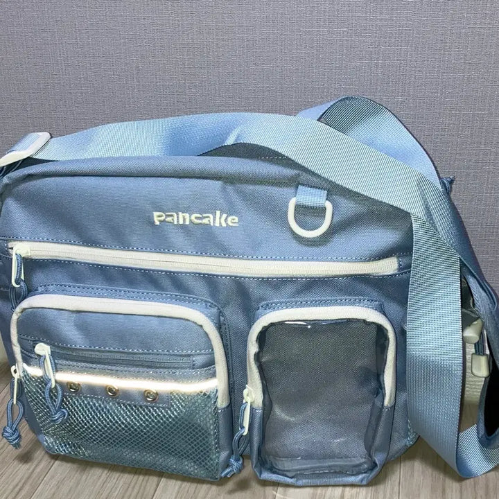 [BUNJANG] Crossbody Bag / 팬케이크 크로스백 하늘색 덕질가방/콘서트가방 판매