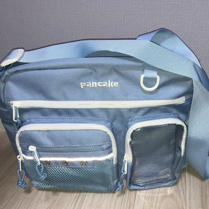 [BUNJANG] Crossbody Bag / 팬케이크 크로스백 하늘색 덕질가방/콘서트가방 판매