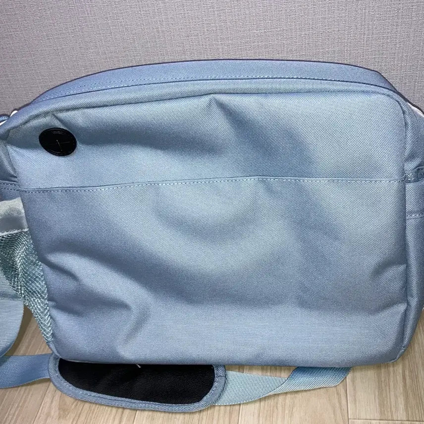 [BUNJANG] Crossbody Bag / 팬케이크 크로스백 하늘색 덕질가방/콘서트가방 판매