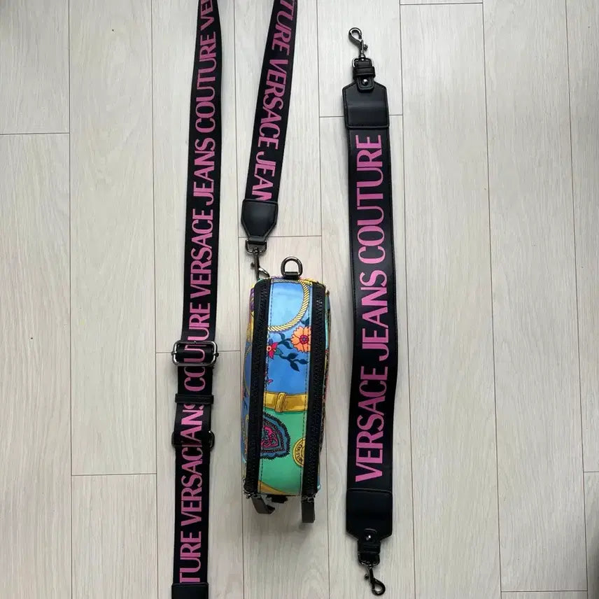 [SOLD OUT] 베르사체 진스 꾸뛰르 미니 숄더백