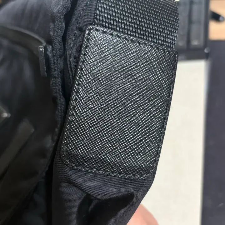 [BUNJANG] Prada Nylon Triangle Logo Messenger Bag / 프라다 나일론 삼각로고 메신저백