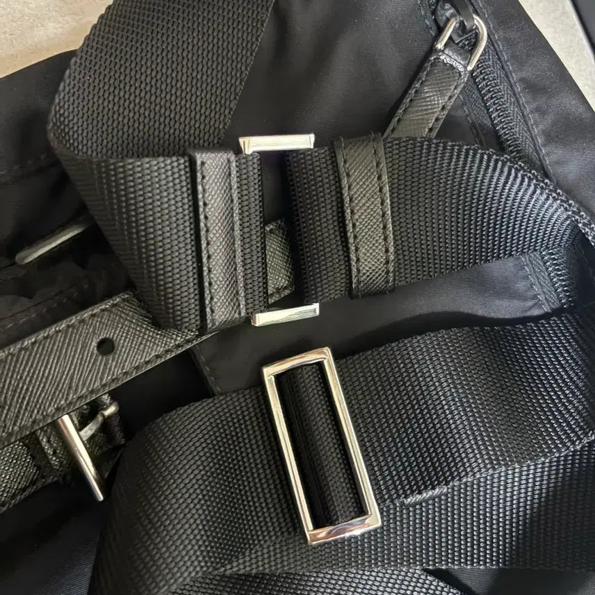 [BUNJANG] Prada Nylon Triangle Logo Messenger Bag / 프라다 나일론 삼각로고 메신저백