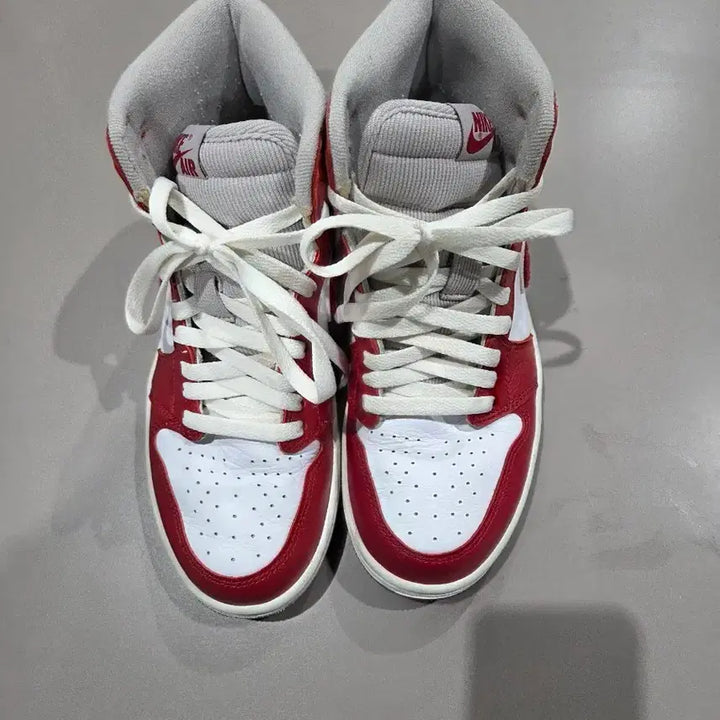[BUNJANG] Jordan 1 Retro High OG Varsity Red Sneakers / (W) 조던 1 레트로 하이 OG 바시티 레드 240 DJ4891-061