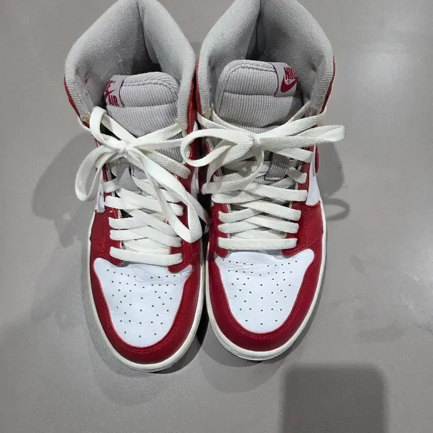 [BUNJANG] Jordan 1 Retro High OG Varsity Red Sneakers / (W) 조던 1 레트로 하이 OG 바시티 레드 240 DJ4891-061
