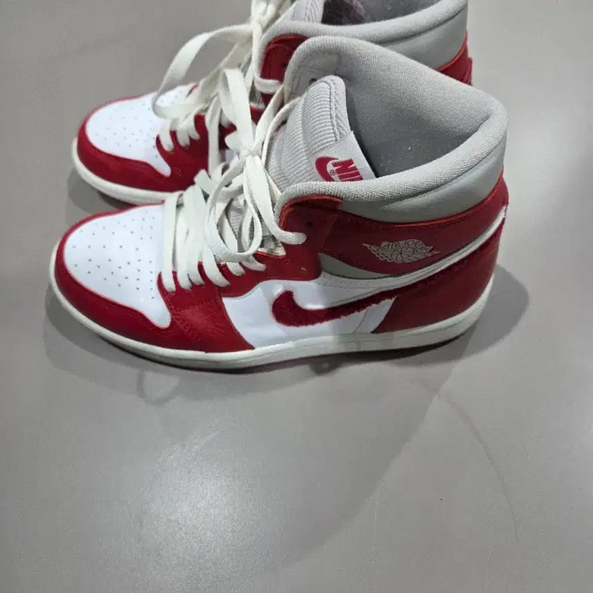 [BUNJANG] Jordan 1 Retro High OG Varsity Red Sneakers / (W) 조던 1 레트로 하이 OG 바시티 레드 240 DJ4891-061