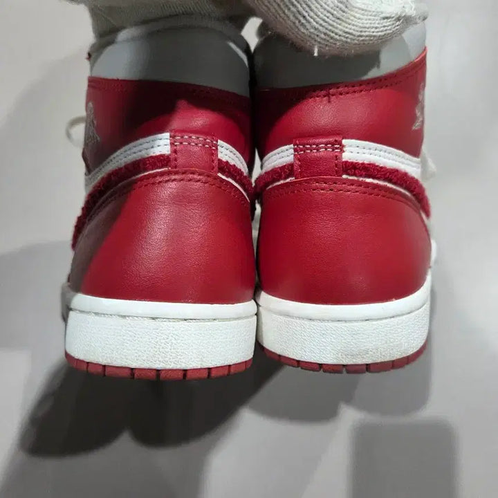 [BUNJANG] Jordan 1 Retro High OG Varsity Red Sneakers / (W) 조던 1 레트로 하이 OG 바시티 레드 240 DJ4891-061