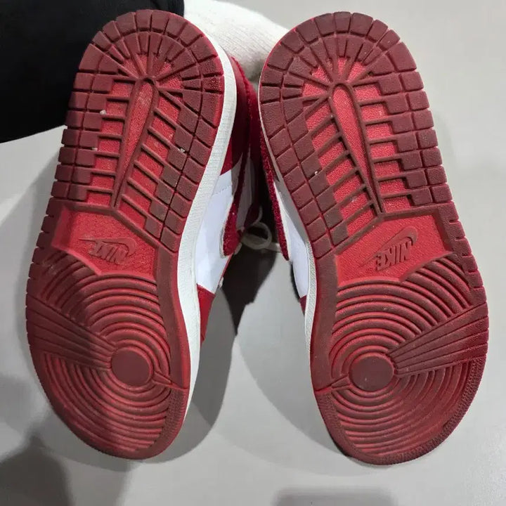 [BUNJANG] Jordan 1 Retro High OG Varsity Red Sneakers / (W) 조던 1 레트로 하이 OG 바시티 레드 240 DJ4891-061