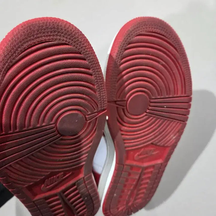 [BUNJANG] Jordan 1 Retro High OG Varsity Red Sneakers / (W) 조던 1 레트로 하이 OG 바시티 레드 240 DJ4891-061