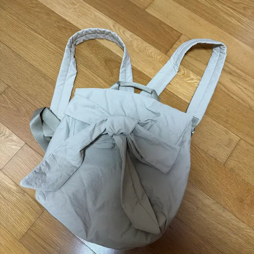 [BUNJANG] OZOC Ribbon Backpack (Beige) / 오즈세컨 리본 백팩 (베이지)