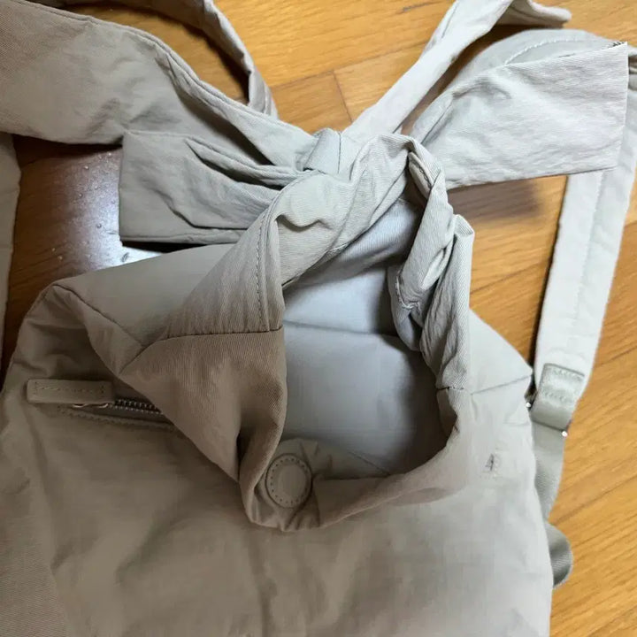 [BUNJANG] OZOC Ribbon Backpack (Beige) / 오즈세컨 리본 백팩 (베이지)