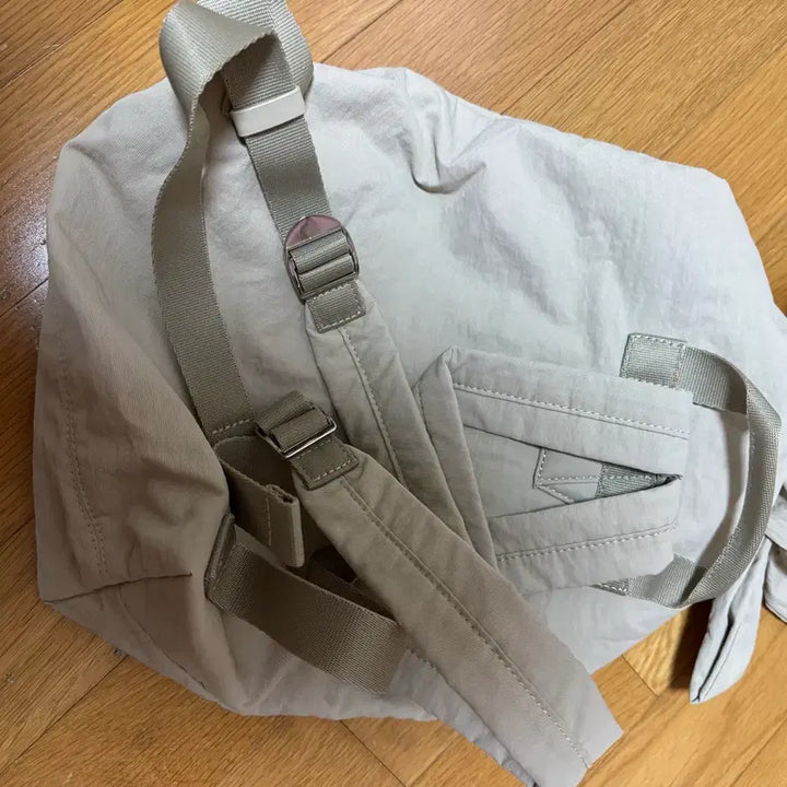 [BUNJANG] OZOC Ribbon Backpack (Beige) / 오즈세컨 리본 백팩 (베이지)