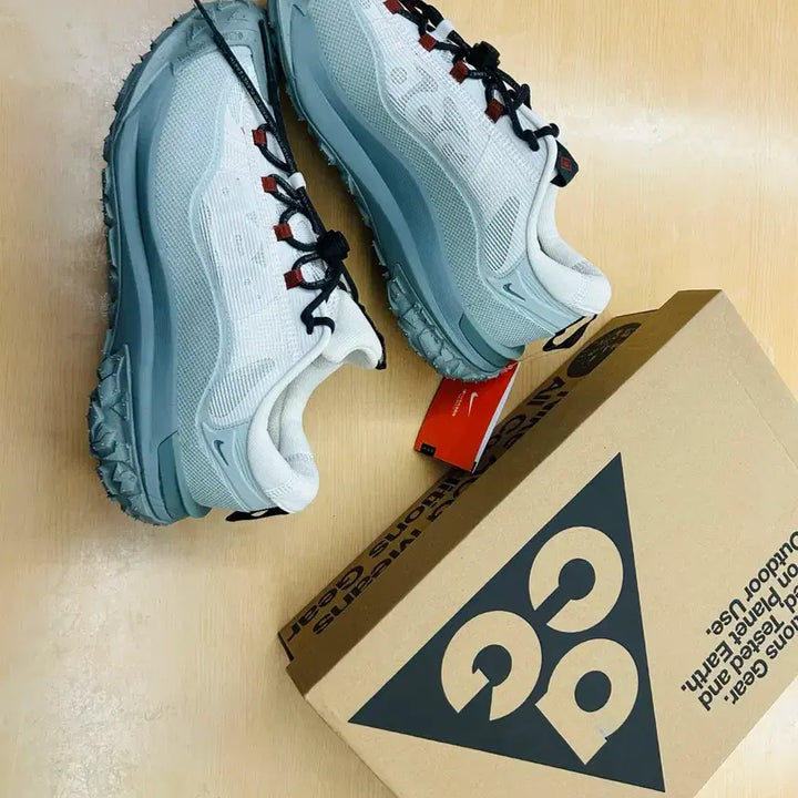 [SOLD OUT] (새상품)265 나이키 ACG 마운틴 플라이 2 로우 고어텍스 팬텀 다크