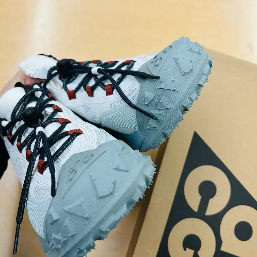 [SOLD OUT] (새상품)265 나이키 ACG 마운틴 플라이 2 로우 고어텍스 팬텀 다크