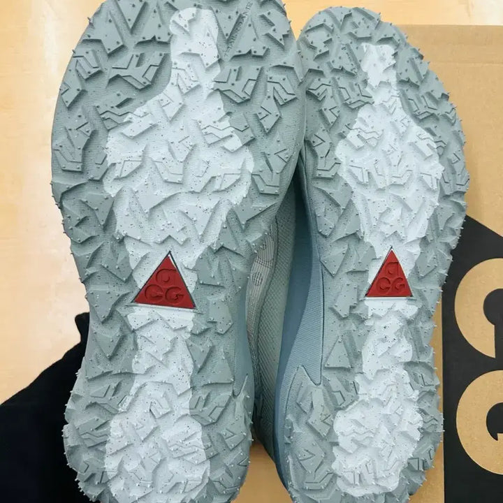 [SOLD OUT] (새상품)265 나이키 ACG 마운틴 플라이 2 로우 고어텍스 팬텀 다크
