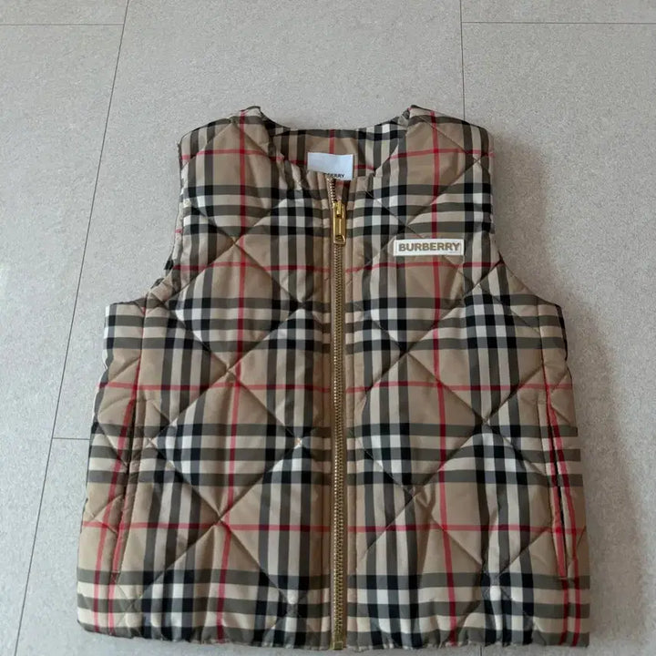 [BUNJANG] Burberry Kids Check Quilted Vest (6Y) / 버버리 키즈 체크 퀼팅 패딩 조끼(6Y)