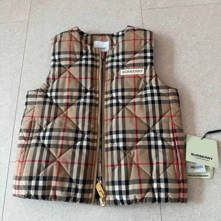 [BUNJANG] Burberry Kids Check Quilted Vest (6Y) / 버버리 키즈 체크 퀼팅 패딩 조끼(6Y)