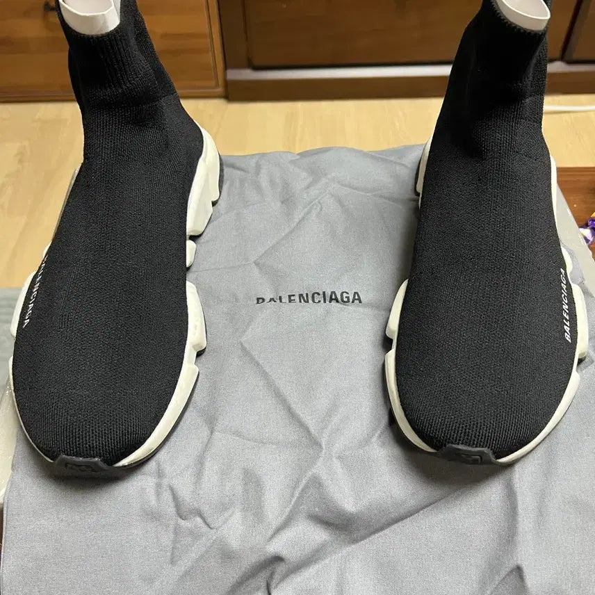 [BUNJANG] Balenciaga Speedrunner Black Sneakers / 발렌시아가 스피드러너 블랙 40