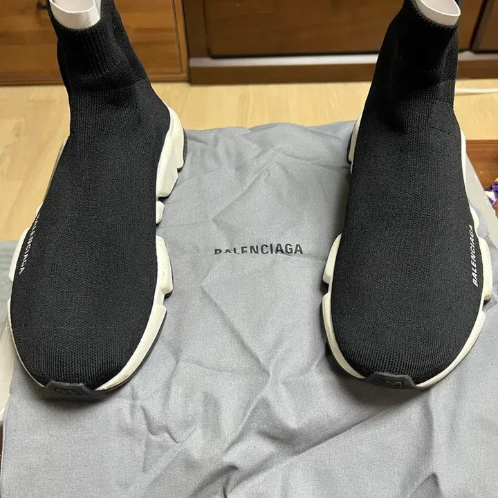 [BUNJANG] Balenciaga Speedrunner Black Sneakers / 발렌시아가 스피드러너 블랙 40