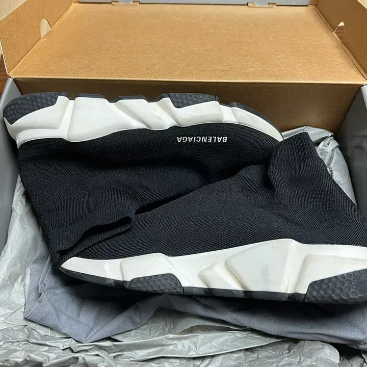 [BUNJANG] Balenciaga Speedrunner Black Sneakers / 발렌시아가 스피드러너 블랙 40