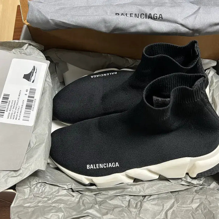 [BUNJANG] Balenciaga Speedrunner Black Sneakers / 발렌시아가 스피드러너 블랙 40