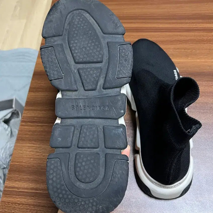 [BUNJANG] Balenciaga Speedrunner Black Sneakers / 발렌시아가 스피드러너 블랙 40