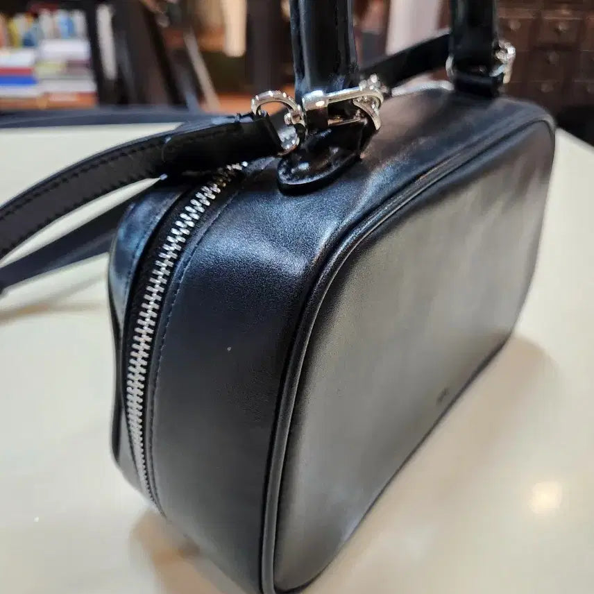 [BUNJANG] RTW Black Top Handle Tote and Shoulder Bag / RTW 레디투웨어 블랙 탑핸들 토트 앤숄더