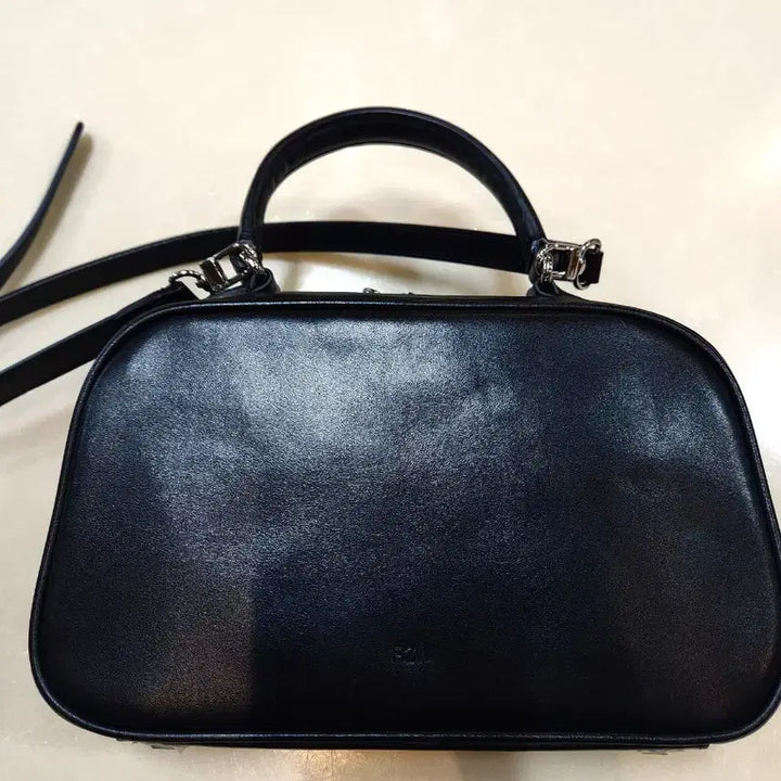 [BUNJANG] RTW Black Top Handle Tote and Shoulder Bag / RTW 레디투웨어 블랙 탑핸들 토트 앤숄더
