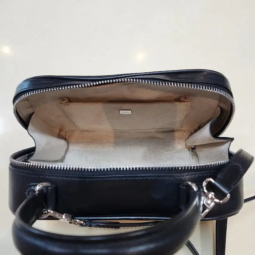 [BUNJANG] RTW Black Top Handle Tote and Shoulder Bag / RTW 레디투웨어 블랙 탑핸들 토트 앤숄더