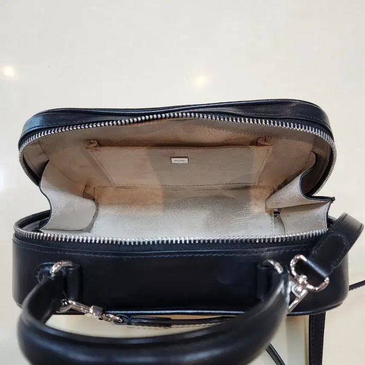 [BUNJANG] RTW Black Top Handle Tote and Shoulder Bag / RTW 레디투웨어 블랙 탑핸들 토트 앤숄더