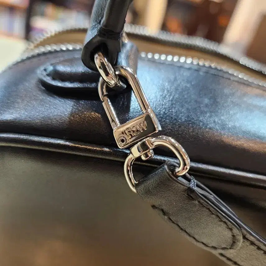 [BUNJANG] RTW Black Top Handle Tote and Shoulder Bag / RTW 레디투웨어 블랙 탑핸들 토트 앤숄더