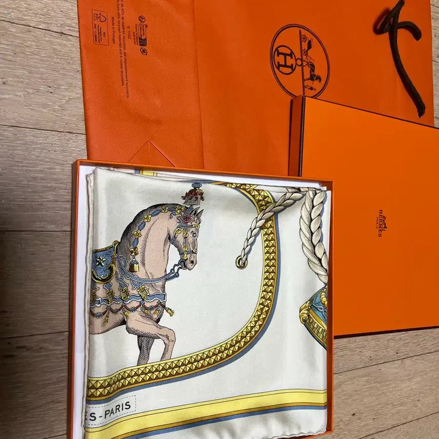 [BUNJANG] Hermes Grand Apparat Scarf 90 Carre / 에르메스 Grand Apparat 스카프 90 까레