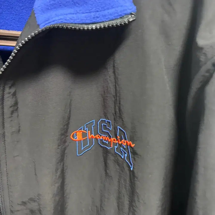 [BUNJANG] Champion USA Logo Fleece Jacket / 챔피온 블랙 USA 로고 플리스 자켓