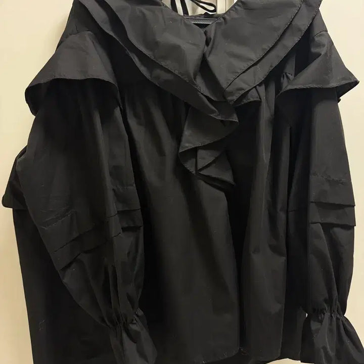 [BUNJANG] Black Puff Sleeve Blouse / 블랙 퍼프 블라우스
