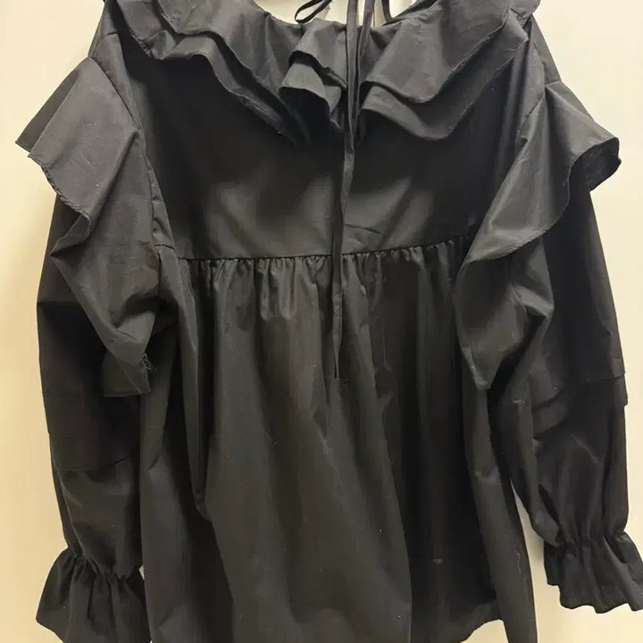 [BUNJANG] Black Puff Sleeve Blouse / 블랙 퍼프 블라우스