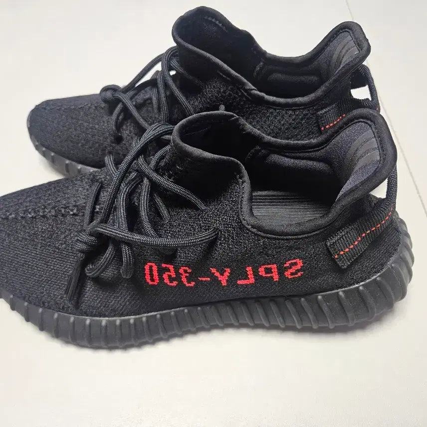 [BUNJANG] Adidas Yeezy Boost 350 V2 Black Red Sneakers / 아디다스 이지부스트 350 V2 블랙 레드