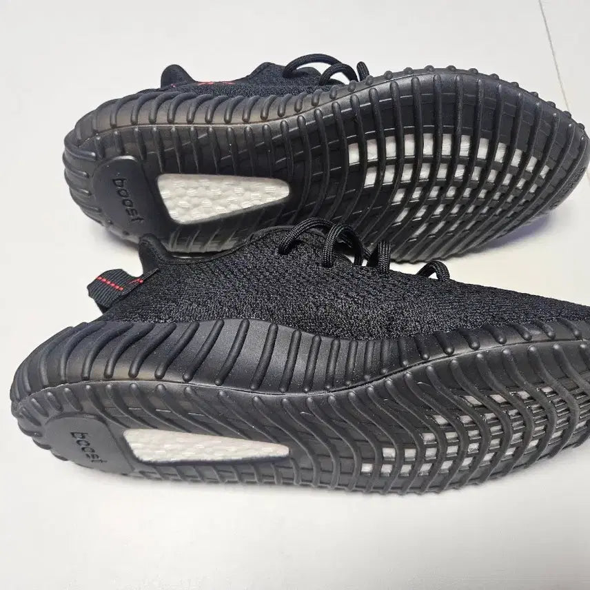 [BUNJANG] Adidas Yeezy Boost 350 V2 Black Red Sneakers / 아디다스 이지부스트 350 V2 블랙 레드