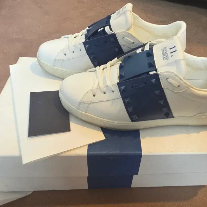 [BUNJANG] Valentino White Stud Sneakers / 발렌티노 화이트 스터드 스니커즈