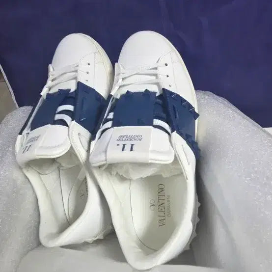 [BUNJANG] Valentino White Stud Sneakers / 발렌티노 화이트 스터드 스니커즈