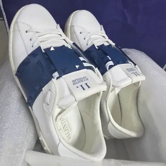 [BUNJANG] Valentino White Stud Sneakers / 발렌티노 화이트 스터드 스니커즈