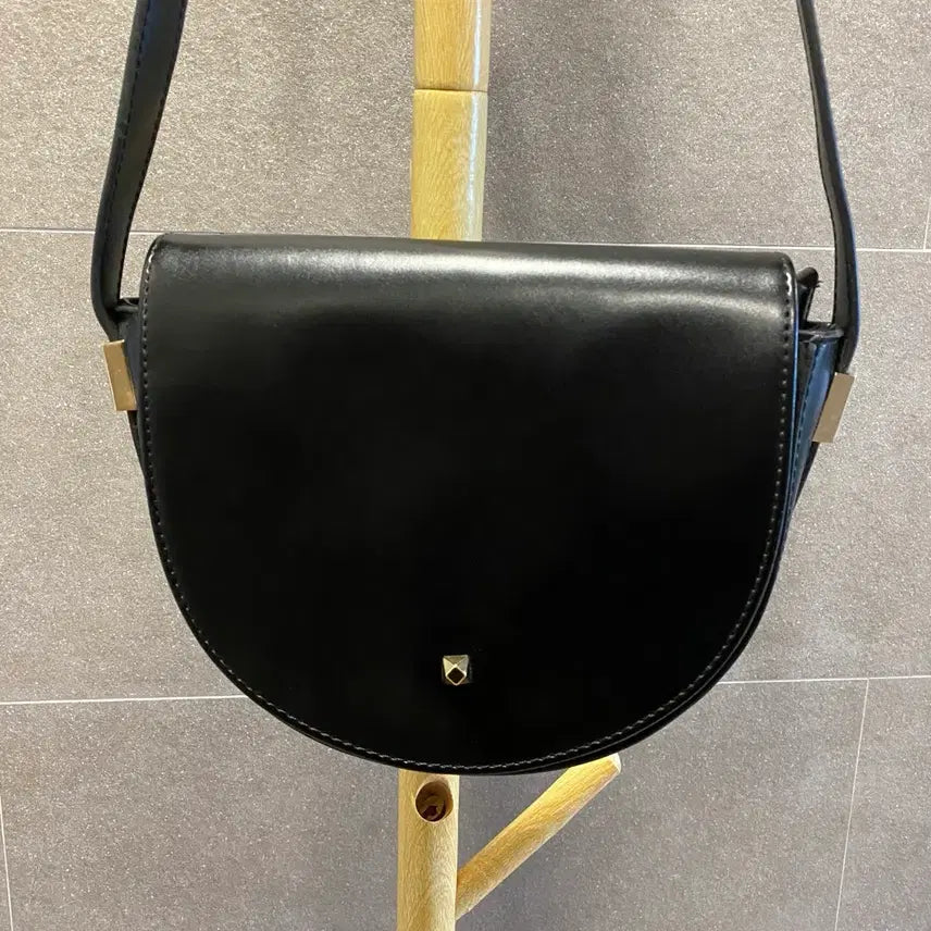 [BUNJANG] Half Black Crossbody Bag / [새상품] 하프 블랙 크로스백