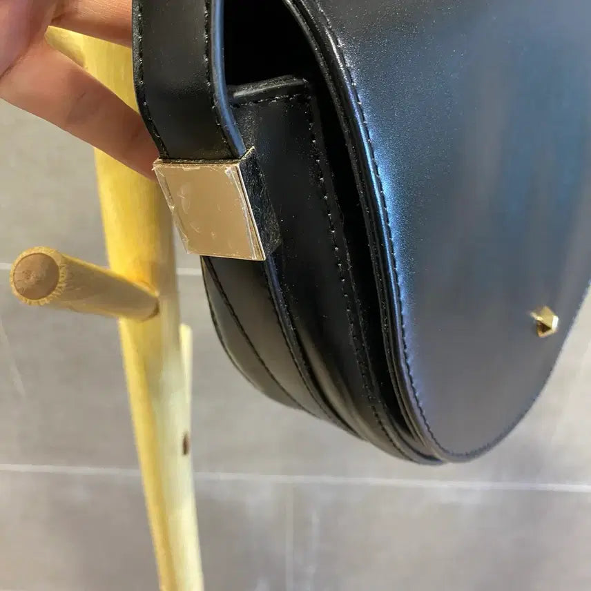 [BUNJANG] Half Black Crossbody Bag / [새상품] 하프 블랙 크로스백