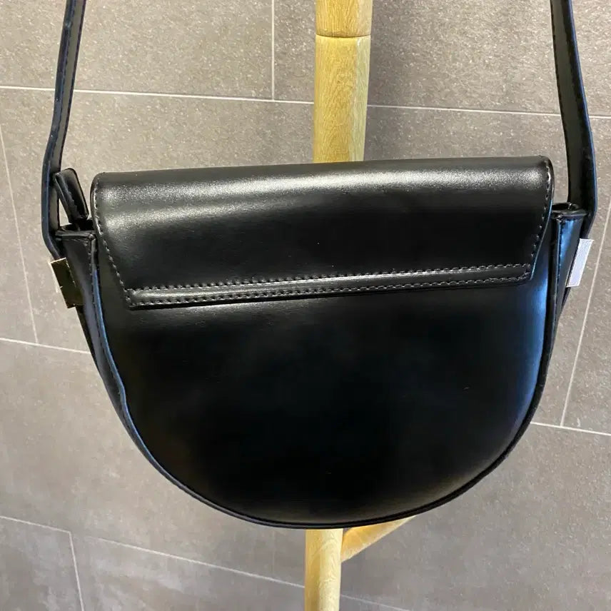 [BUNJANG] Half Black Crossbody Bag / [새상품] 하프 블랙 크로스백