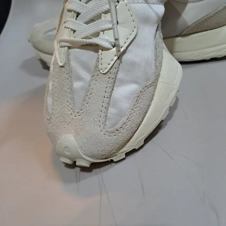 [BUNJANG] New Balance 327 Sneakers 225mm / 뉴발란스 327 운동화 225mm