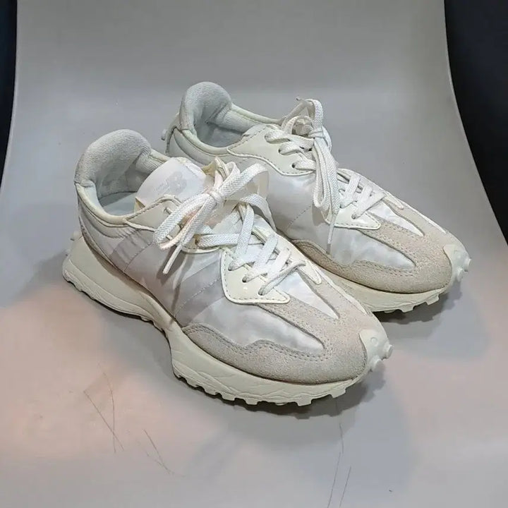 [BUNJANG] New Balance 327 Sneakers 225mm / 뉴발란스 327 운동화 225mm