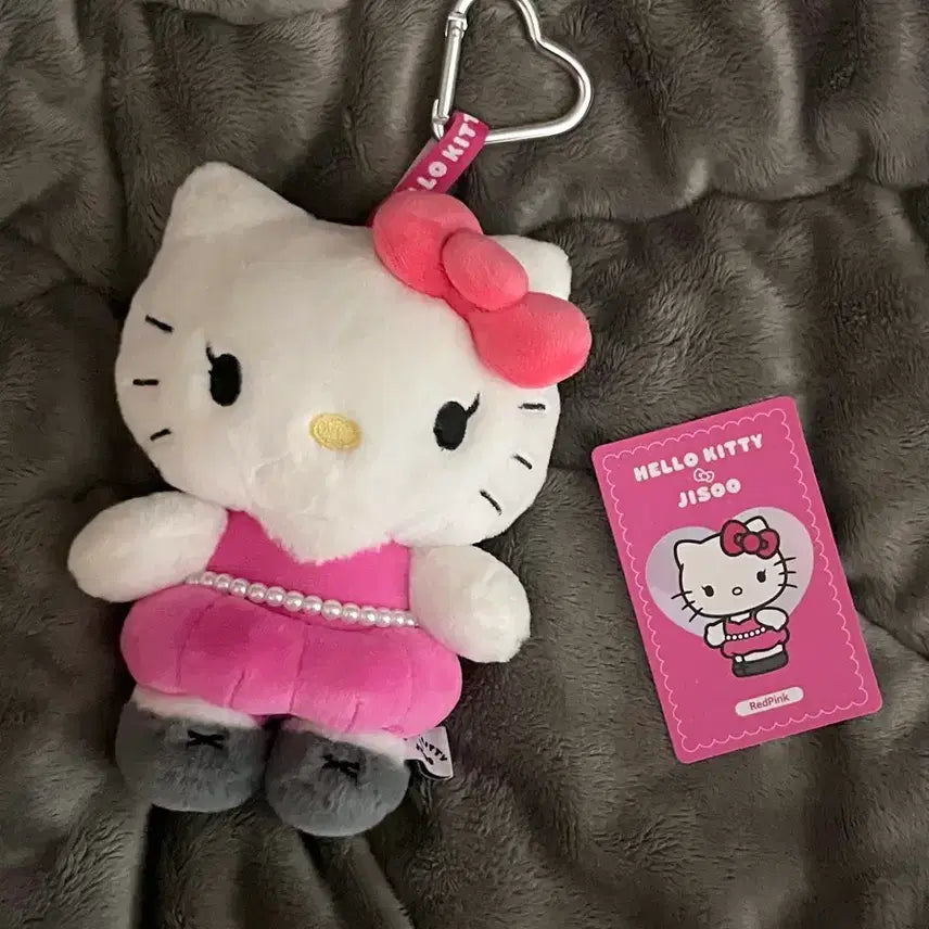 [BUNJANG] Jisoo Hello Kitty Plush Keyring / (오늘정리,예쁜개체) 헬로키티 X 지수 플러시 키링 레드 핑크 콜라보