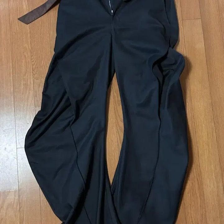[SOLD OUT] 지용킴 커브 트라우저