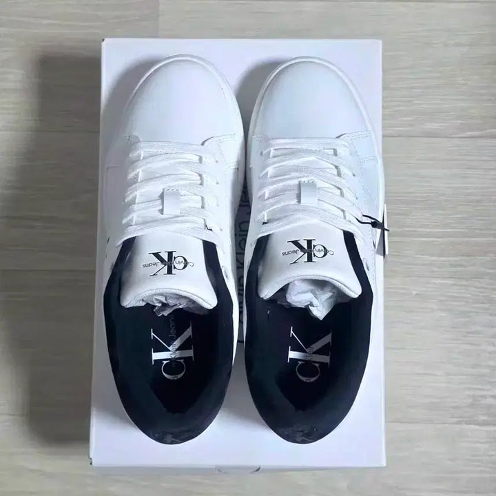 [BUNJANG] Calvin Klein Classic Sneakers / 캘빈클라인 스니커즈 [새상품]