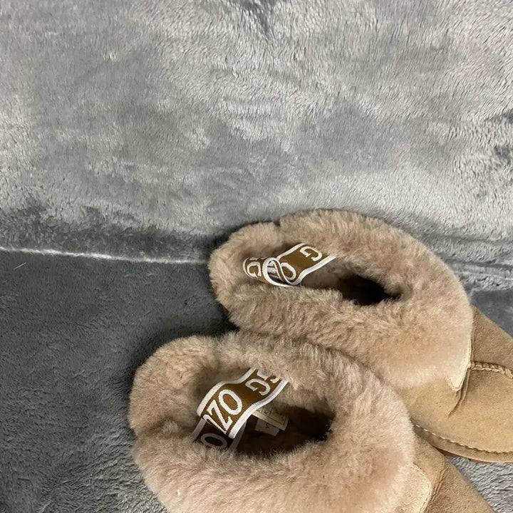 [BUNJANG] UGG Sandals 235 / 어그 샌들 235