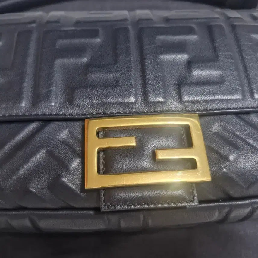 [BUNJANG] Fendi Baguette Bag / 펜디 바게트백