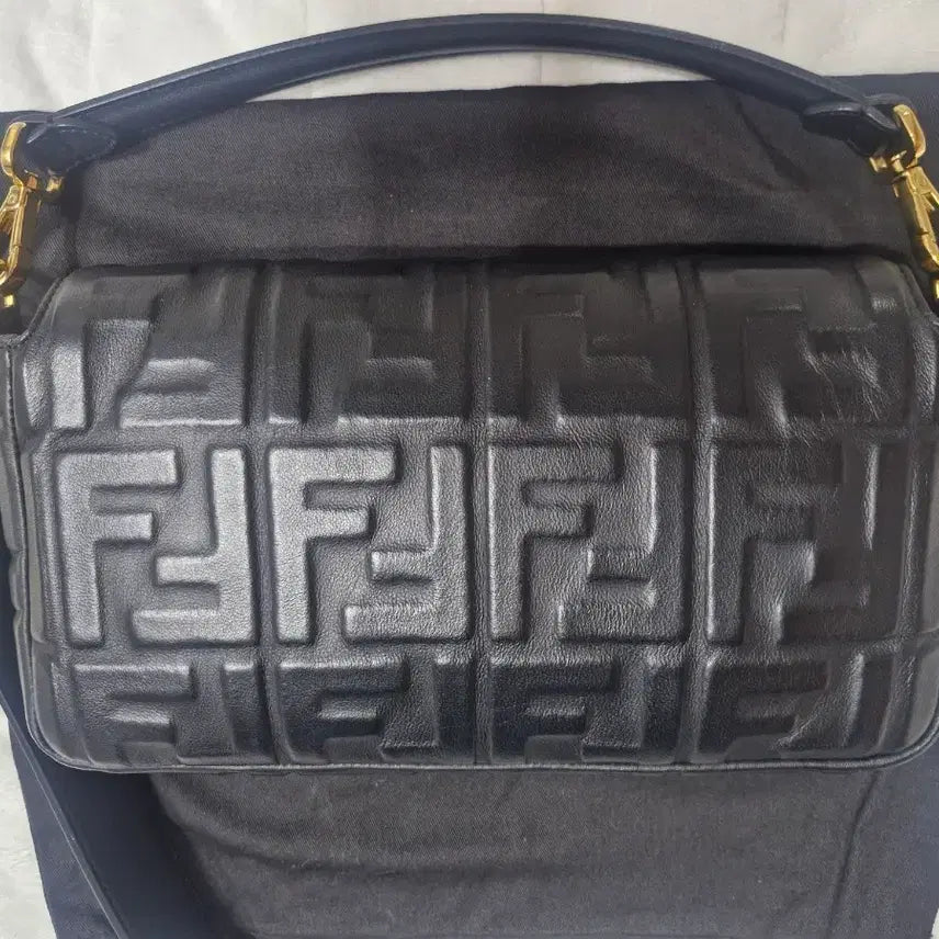 [BUNJANG] Fendi Baguette Bag / 펜디 바게트백
